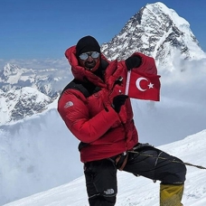 Milli dağcı Tunç Fındık, 14x8000 projesini bitiren ilk Türk oldu