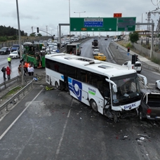 Yolcu otobüsü karşı şeride daldı: 4 yaralı