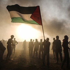 Filistinli direnişçiler, işgalci İsrail'e ait zırhlı bir aracı patlattı