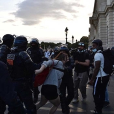Fransa'daki şiddet ne anlatıyor?