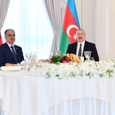 Arnavutluk Cumhurbaşkanı Begaj, resmi temaslarda bulunmak üzere Azerbaycan'da