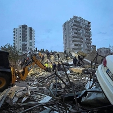 Depremlerde yıkılan apartmanın 2 müteahhidine 90'ar yıla kadar hapis talebi