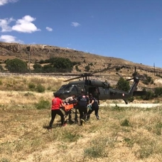 Tunceli'nin Çemişgezek ilçesinde kalp krizi geçiren bir kadın, askeri helikopterle hastaneye kaldırıldı