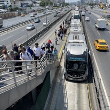 İstanbullunun metrobüs çilesi bitmiyor... Klimaların çalışmaması tepki çekti
