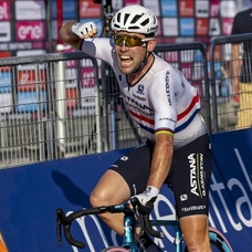 Rekortmen bisikletçi Mark Cavendish, sakatlığı nedeniyle birkaç hafta yarışamayacak