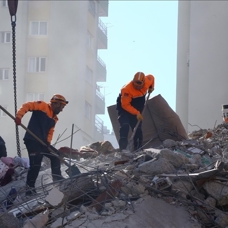 Adana'da depremde yıkılan apartmanı yapan kooperatifin kurucusu ve fenni mesulüne dava