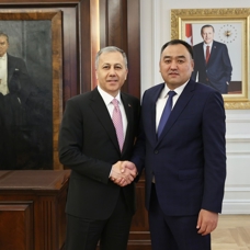 Bakan Yerlikaya, Kırgız mevkidaşı Niyazbekov ile bir araya geldi