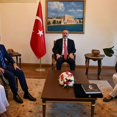 Bakan Fidan, Batı Trakya Türklerinin merhum lideri Sadık Ahmet'in ailesini kabul etti