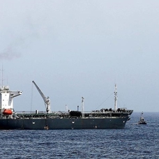 Yemen açıklarında 8 yıldır tehlike saçıyordu: Petrolün yüzde 20'si tahliye edildi