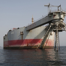 Kızıldeniz'de tehlike arz eden Safer tankerindeki petrolün üçte biri tahliye edildi