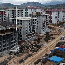Depremlerden etkilenen illerde 180 bin konut ve köy evinin yapımı sürüyor