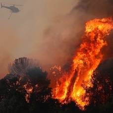 İtalya'da çıkan yangında 600 kişi tahliye edildi
