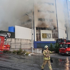 Arnavutköy'deki cam üretim tesisinde yangın
