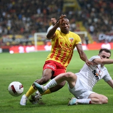 Galatasaray sezonun ilk haftasında Mondihome Kayserispor ile berabere kaldı