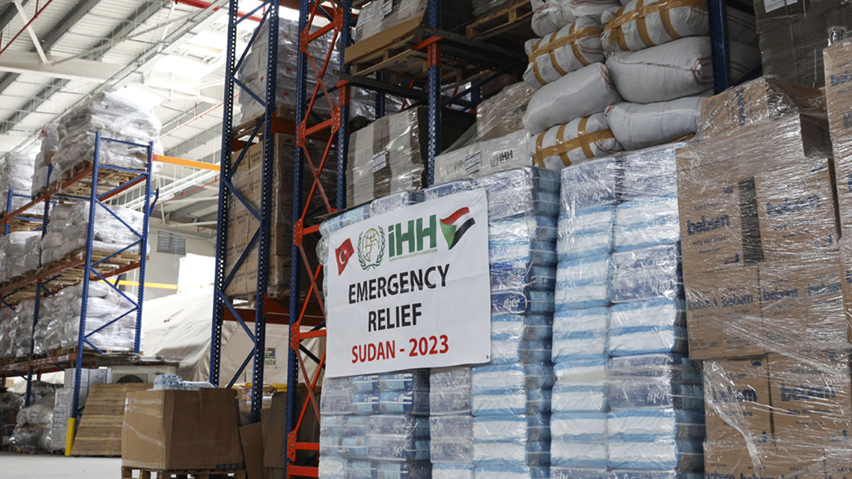 İHH'dan Sudan'a 15 konteynerlik yardım