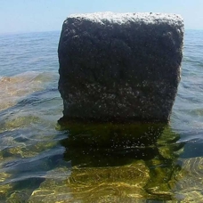 Van Gölü'nde şaşırtan taşlar
