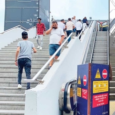 İstanbullunun bitmeyen çilesi! İBB'nin ulaşımı da merdiveni de arızalı