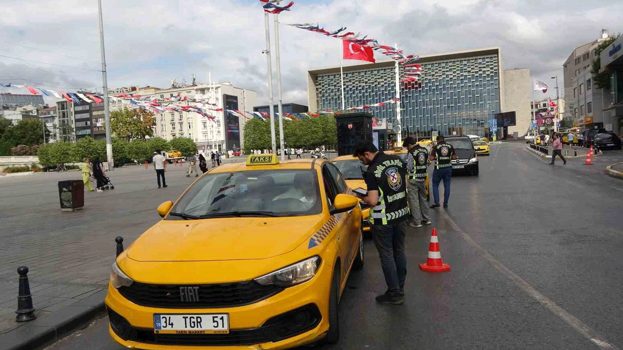 Taksim'de taksi denetimi: şoförlere ceza yağdı