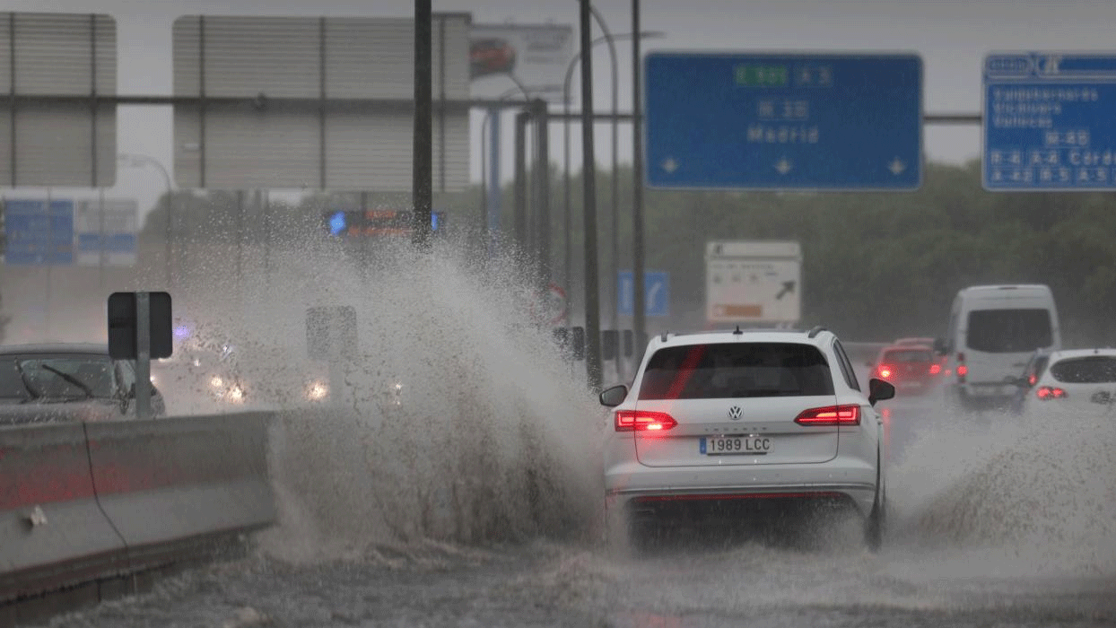 İspanya'da şiddetli yağış nedeniyle "kırmızı alarma" geçildi