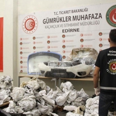 Kapıkule'de 21,3 milyon liralık kaçak oto yedek parçası ele geçirildi