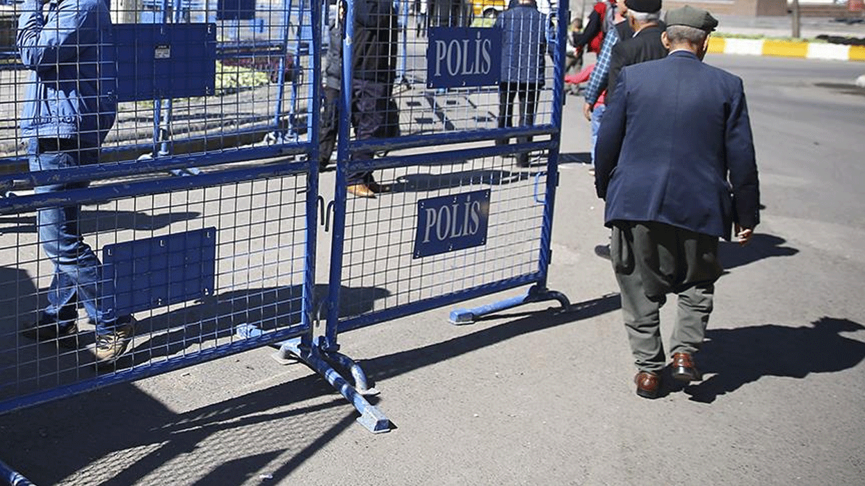 Van'da gösteri yürüyüşlerine geçici yasak getirildi