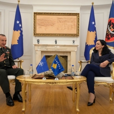 Kosova Cumhurbaşkanı, KFOR komutanlığını devralacak Tümgeneral Ulutaş'ı kabul etti