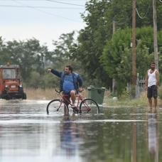 Yunanistan'daki sel felaketinin sağlık açısından tehdit oluşturduğu bildirildi
