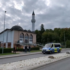 İsveç'te cami önünde Kur'an-ı Kerim'e saldırı