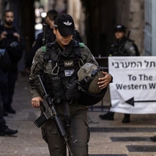 Fanatik Yahudi yerleşimciler, İsrail polisi eşliğinde Mescid-i Aksa'ya baskın düzenledi