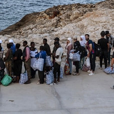 Lampedusa'ya düzensiz göçmenler gelmeye devam ediyor