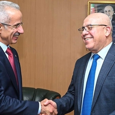 Bakan Uraloğlu, Cezayir Ulaştırma Bakanı Şarfa ile ikili ilişkileri görüştü