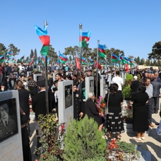 Azerbaycan'ın zaferi üçüncü yılında...  2. Karabağ Savaşı'nın şehitleri anıldı