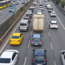 İstanbul'da haftanın ilk günü trafik yoğunluğu yaşanıyor