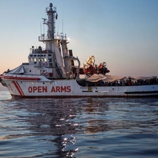 Göçmenleri kurtaran STK gemisine İtalya'dan ceza