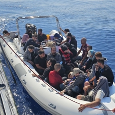 Fethiye açıklarında Yunanistan'ın geri ittiği 26 düzensiz göçmen kurtarıldı