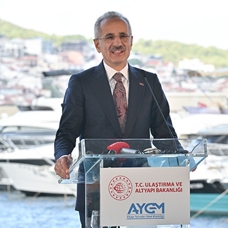 Bakan Uraloğlu, Yeni Foça Yat Limanı'nı hizmete açtı