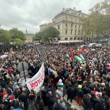 Paris'te yasağa rağmen on binler Filistin için meydanlarda