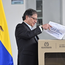 Kolombiya'da halk, valileri ve yerel yönetimleri belirlemek için sandığa gitti