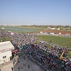 İncirlik Üssü önünde binlerce kişi İsrail'i protesto etti
