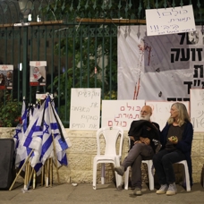 Yakınlarını kaybeden İsrailliler meclis önünde çadır kurdu! Netenyahu'nun istifasını istiyorlar