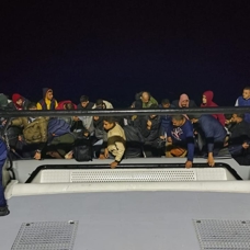 Yunanistan'ın ölüme terk ettiği 31 düzensiz göçmen kurtarıldı