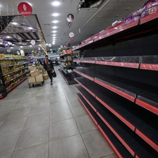 Gazze'de gıda krizi: İşgalci İsrail ablukasında, market rafları boş kaldı
