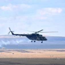 Özbekistan'da eğitim uçuşu yapan Mi-8 askeri helikopteri düştü