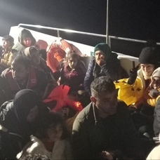 Bodrum açıklarında 15 düzensiz göçmen kurtarıldı, 28 göçmen yakalandı