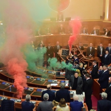 Arnavutluk Meclisinde gerginlik