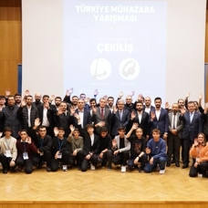 Türkiye münazara yarışmasında binlerce liseli ter döktü