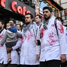 Doktorlar Gazze'deki katliamı "Sessiz Yürüyüş" ile protesto etti