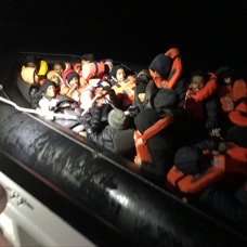 Ayvalık açıklarında 47 düzensiz göçmen kurtarıldı 