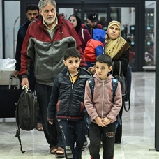 Gazze'den tahliye edilen 142 Türk vatandaşı daha İstanbul'a geldi