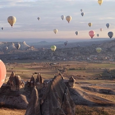 Kapadokya'da 36 yıl önce 5 kişinin uçuşuyla başlayan sıcak hava balonculuğu turizmin lokomotifi oldu